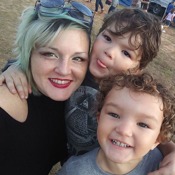 Meet your Posher, Kaili - Picture 1 of 1